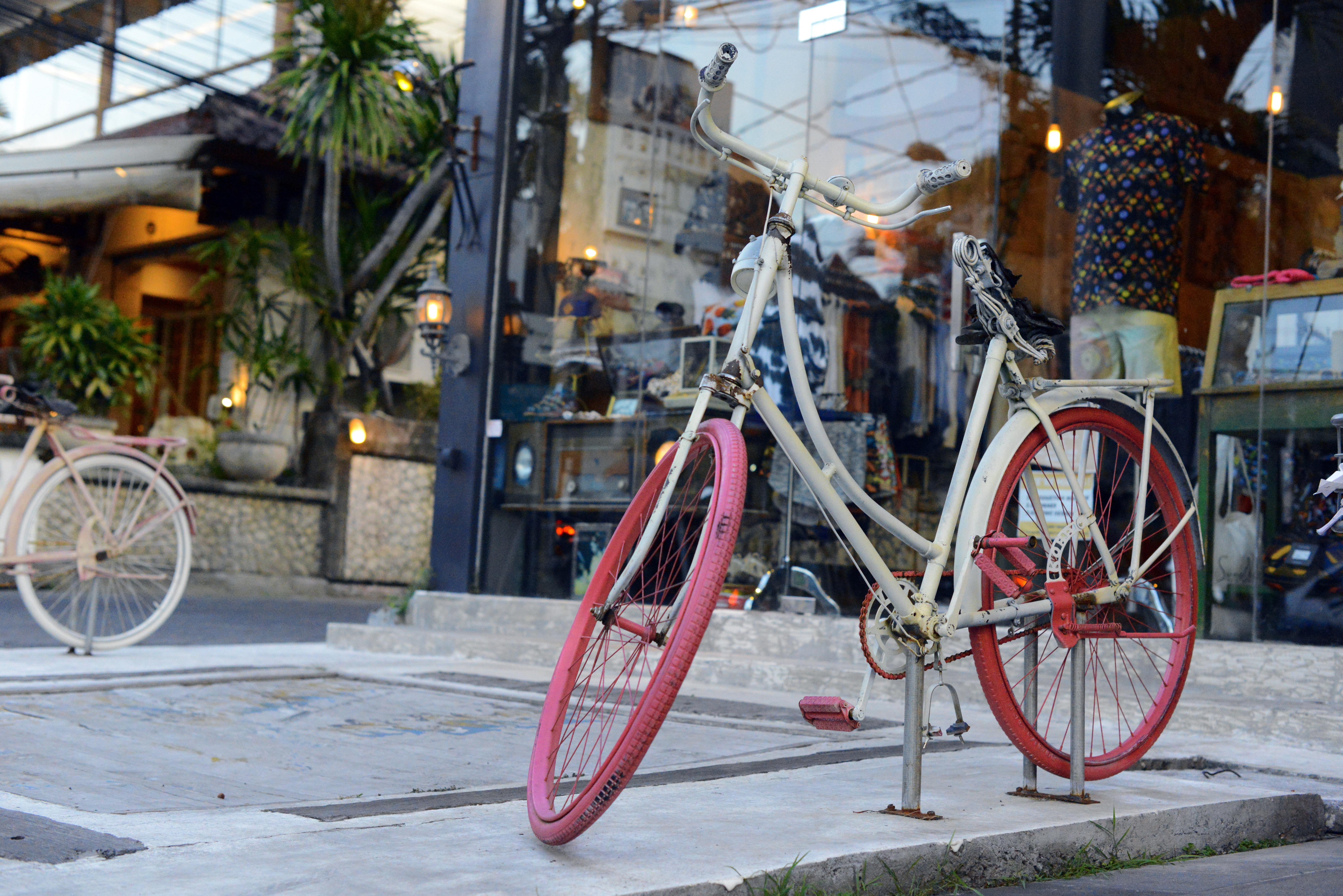 Hotel Indigo Bali Seminyak Beach By Ihg Exteriör bild Bicycle in Athens