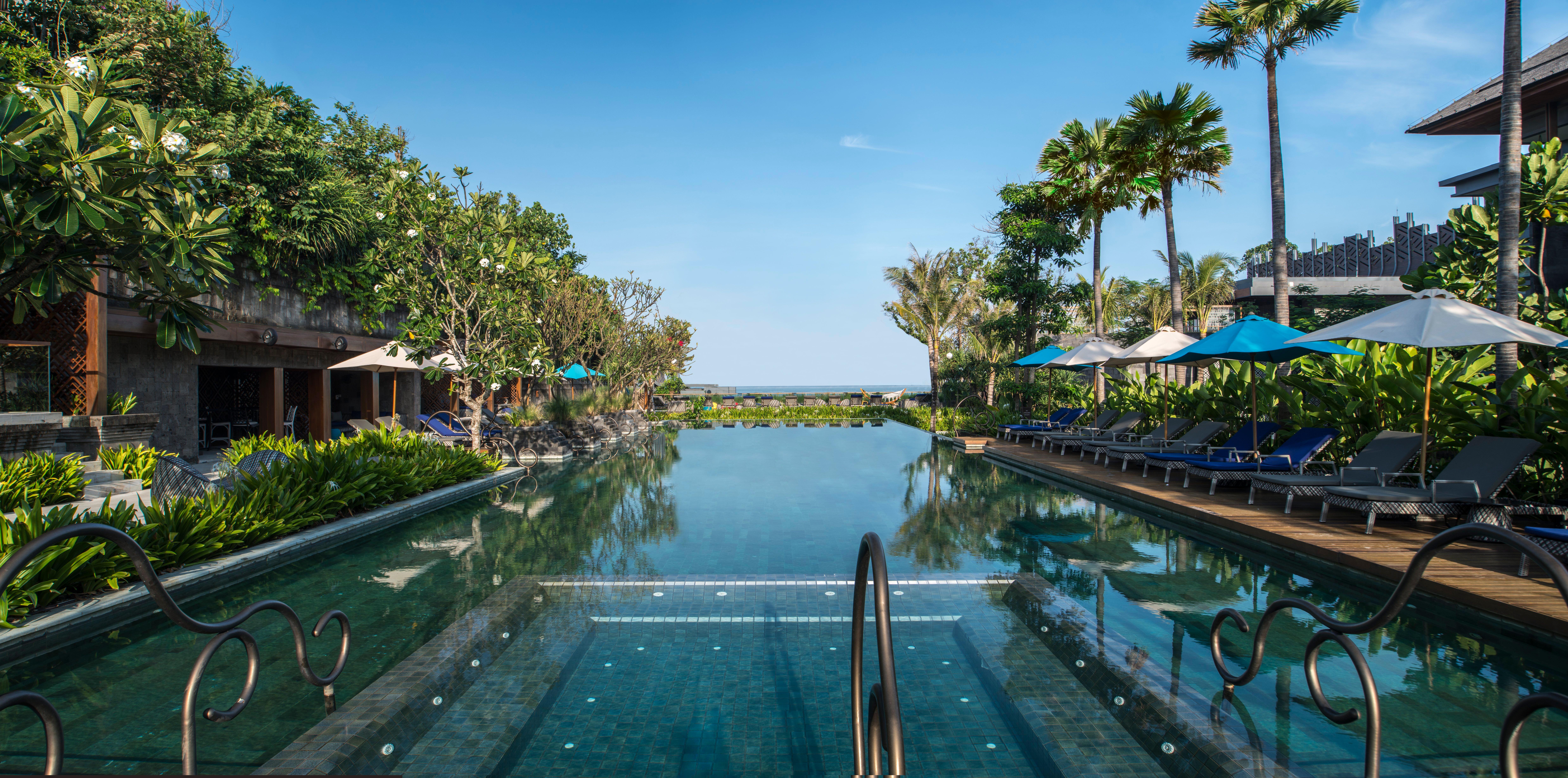 Hotel Indigo Bali Seminyak Beach By Ihg Exteriör bild The swimming pool at the resort